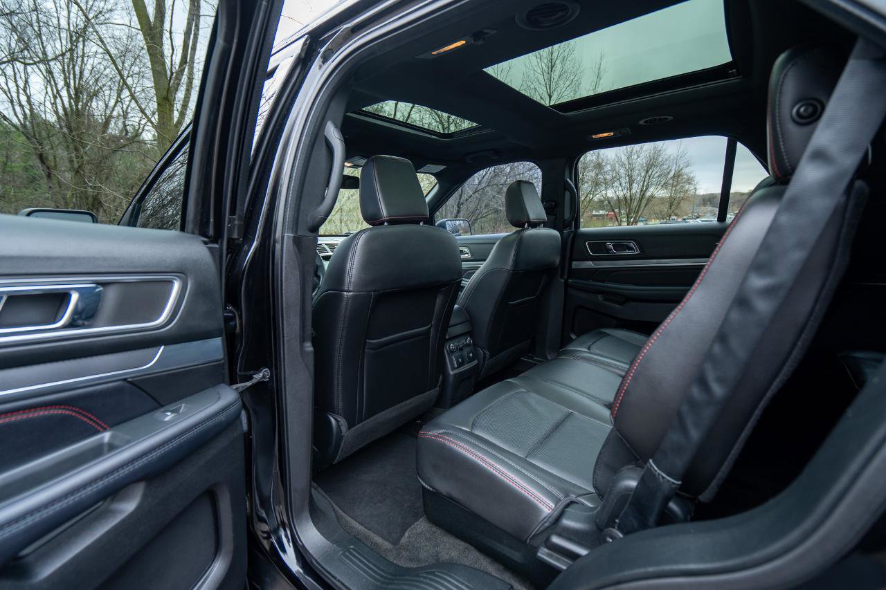 Used 2018 Ford Explorer Sport w/ Equipment Group 401A AWD/4WD image 17