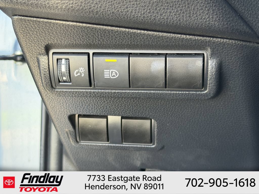 Certified 2025 Toyota Corolla Cross XLE FWD image 22