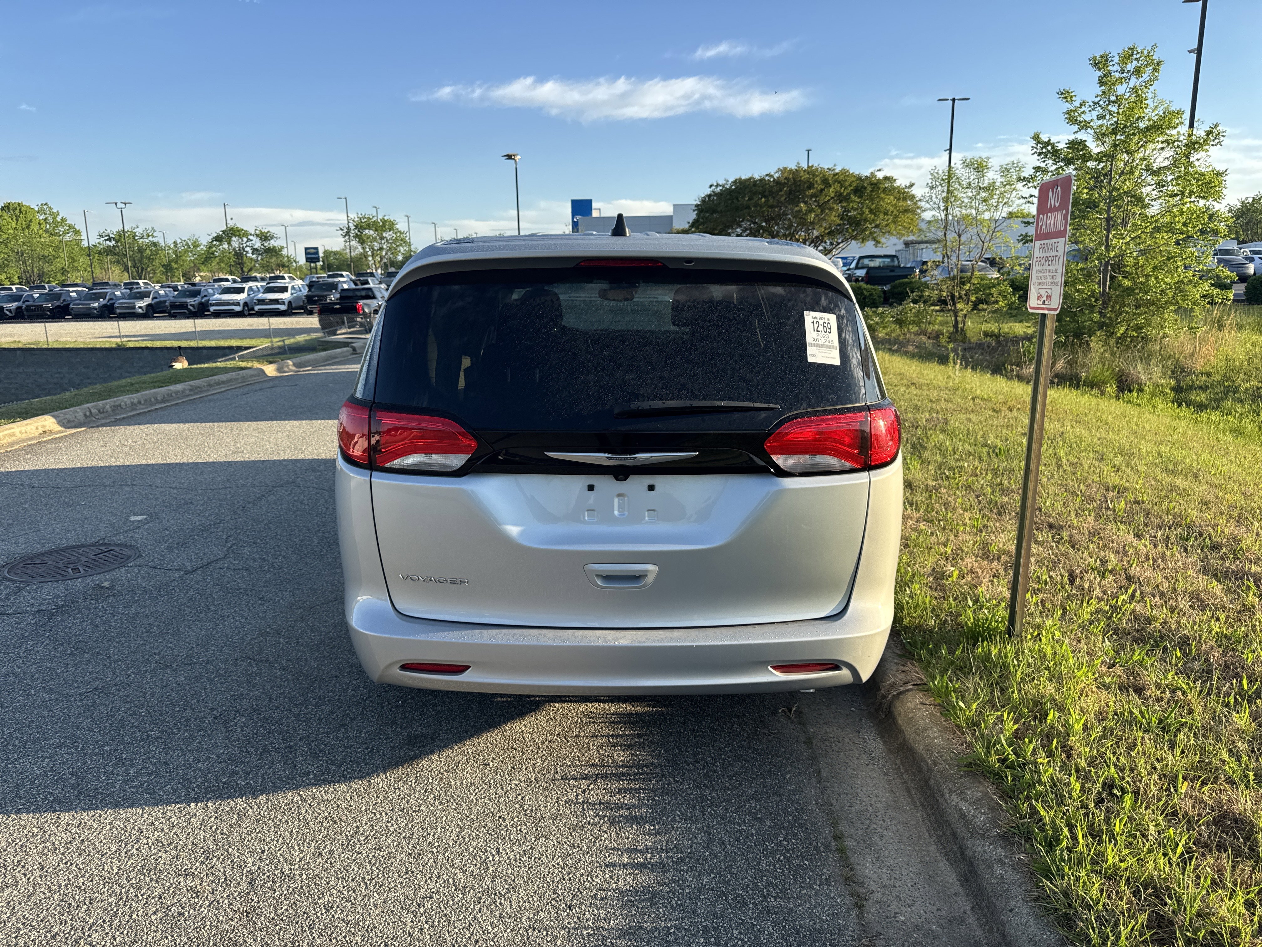 Used 2023 Chrysler Voyager LX image 9