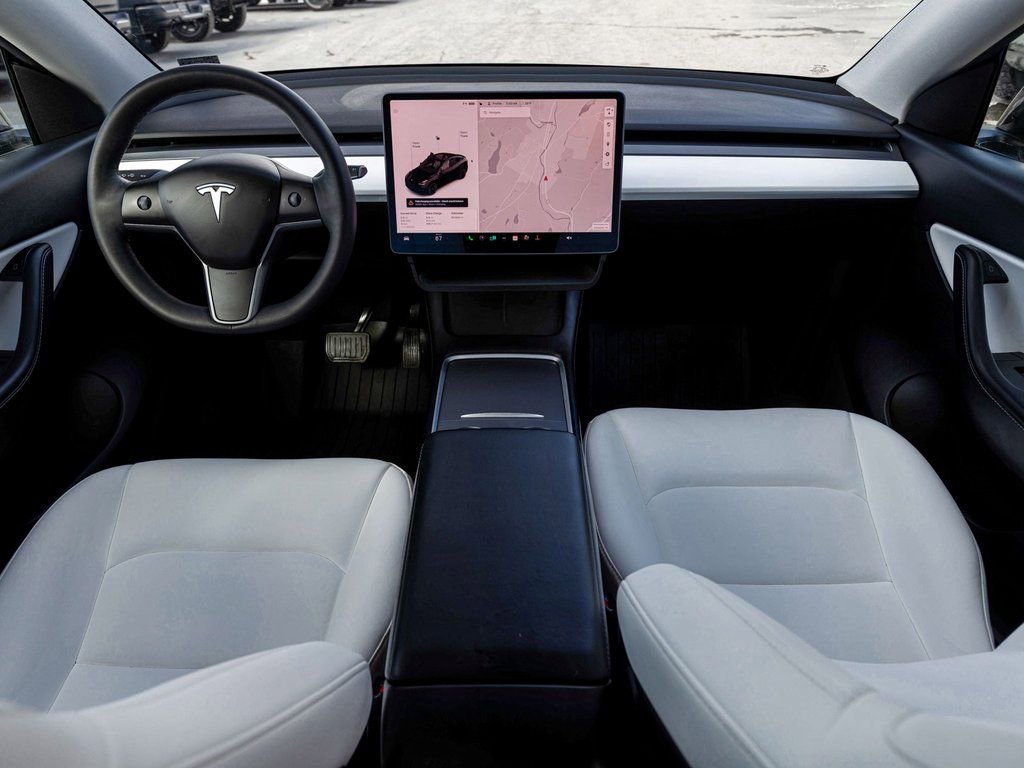 Used 2021 Tesla Model Y Long Range image 24