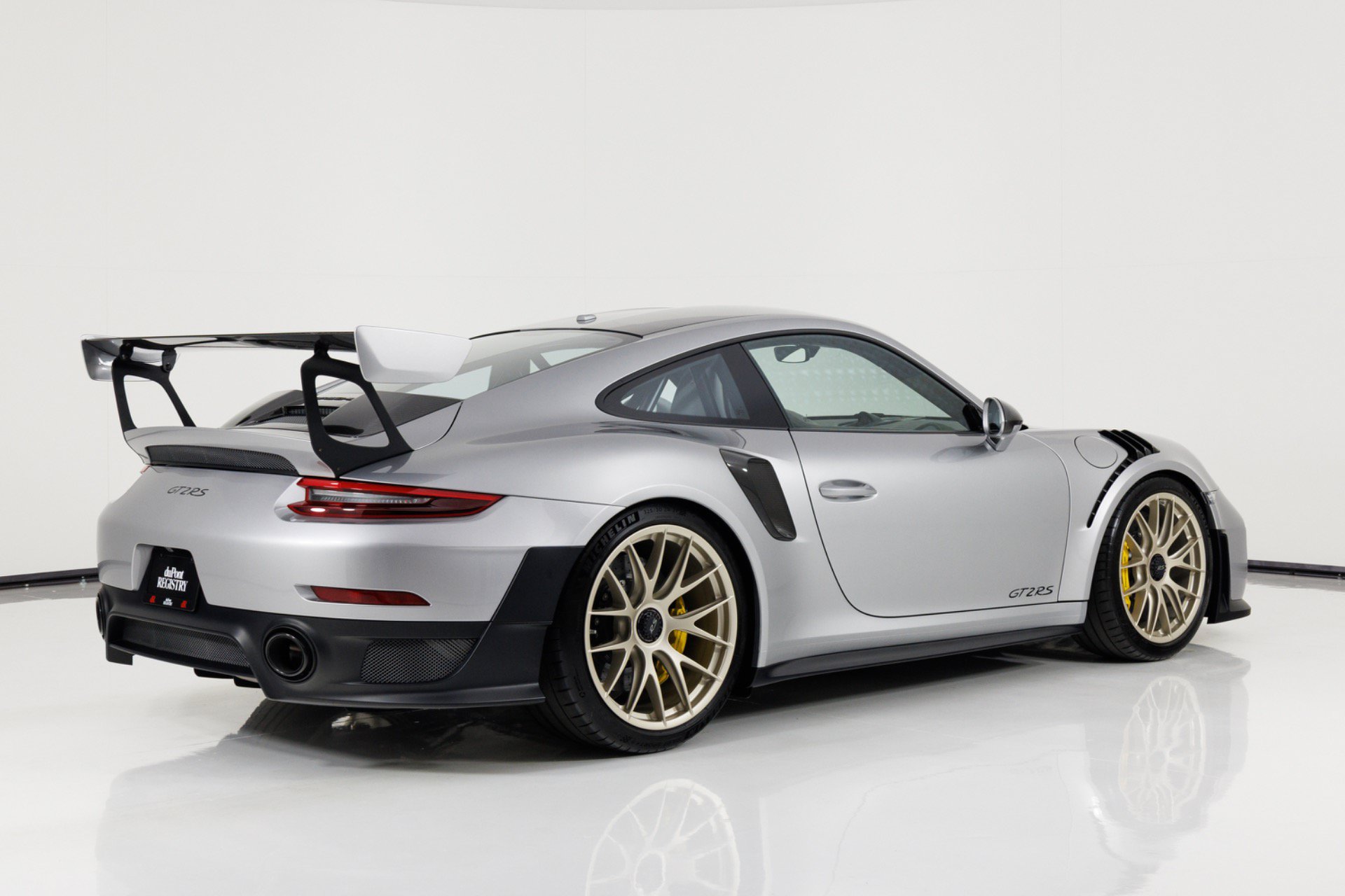 Used 2018 Porsche 911 GT2 RS RWD image 3