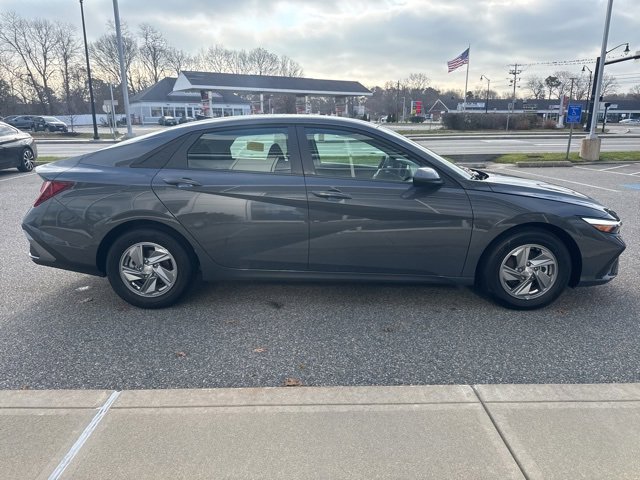 Certified 2025 Hyundai Elantra SE image 6