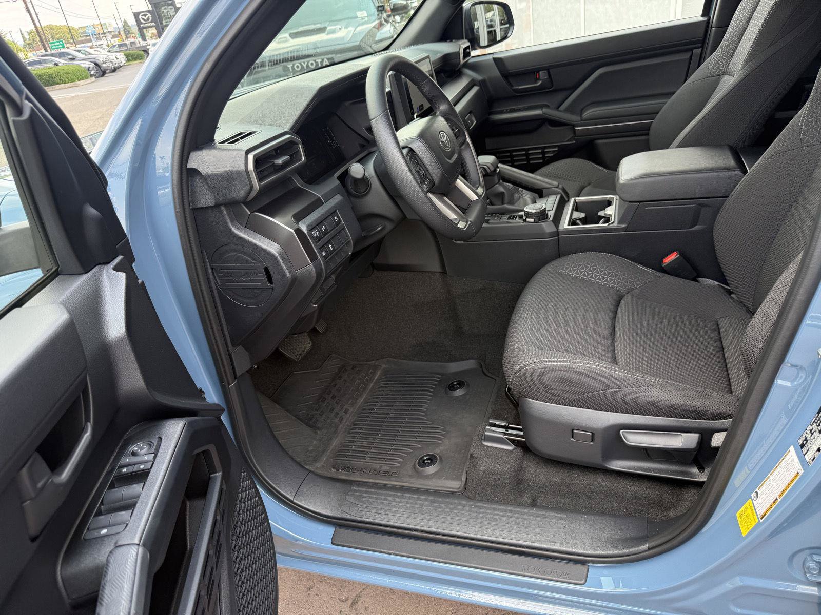 Used 2025 Toyota 4Runner SR5 AWD/4WD image 18