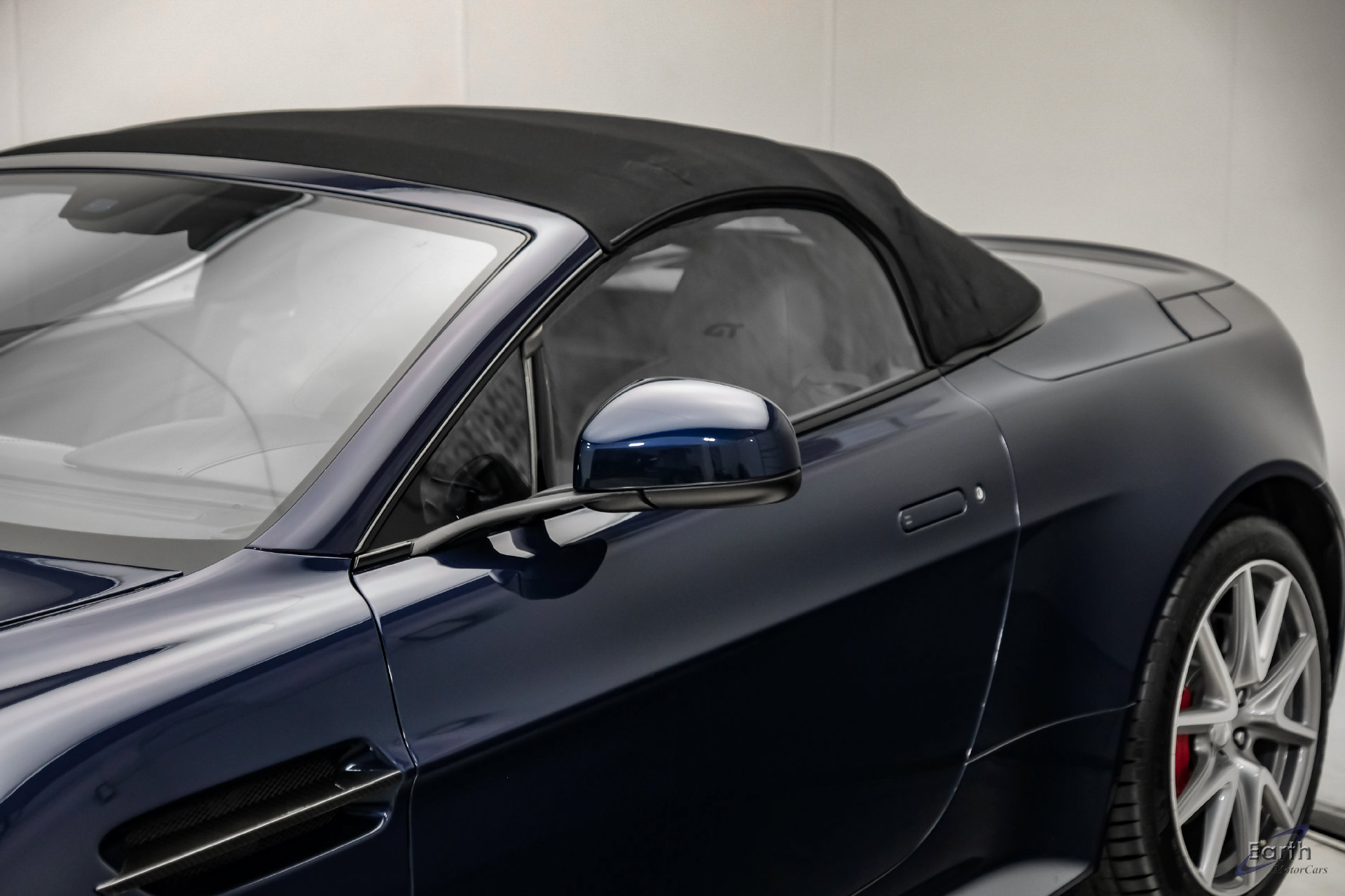 Used 2015 Aston Martin V8 Vantage GT RWD image 36