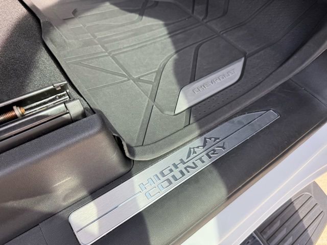 Used 2023 Chevrolet Silverado 3500 High Country AWD/4WD image 92