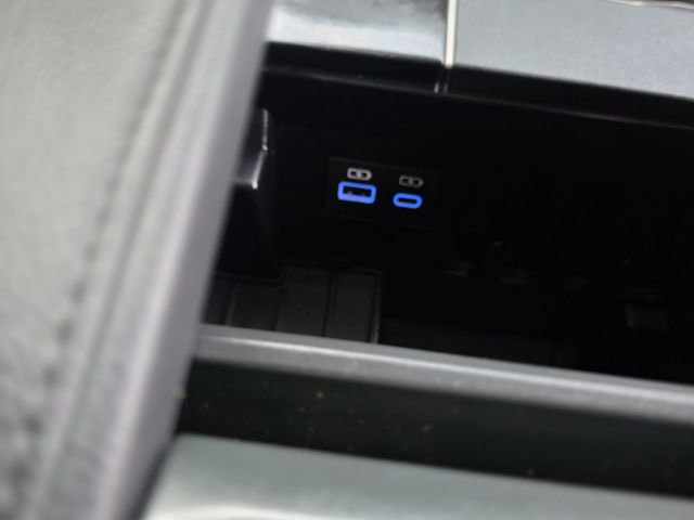 Used 2022 Toyota Tundra SR5 w/ SR5 Premium Package AWD/4WD image 33