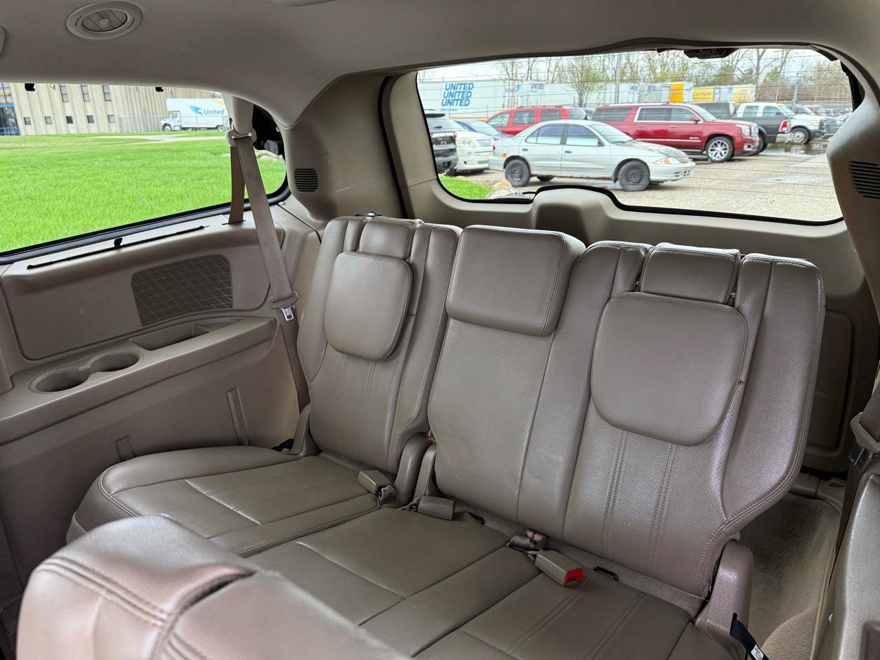 Used 2011 Chrysler Town & Country Touring-L w/ Entertainment Group #2 FWD image 19