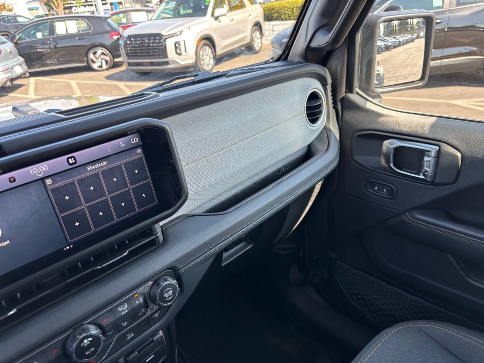 Used 2025 Jeep Wrangler Unlimited Sahara AWD/4WD image 30