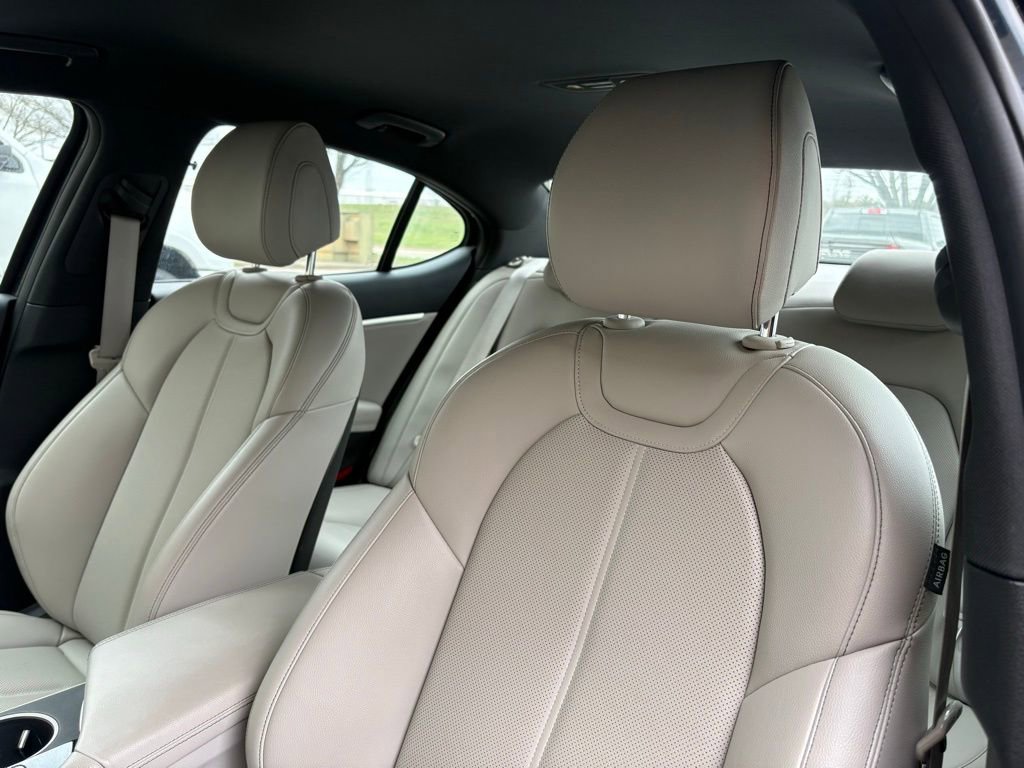 Used 2023 Genesis G70 2.0T image 22
