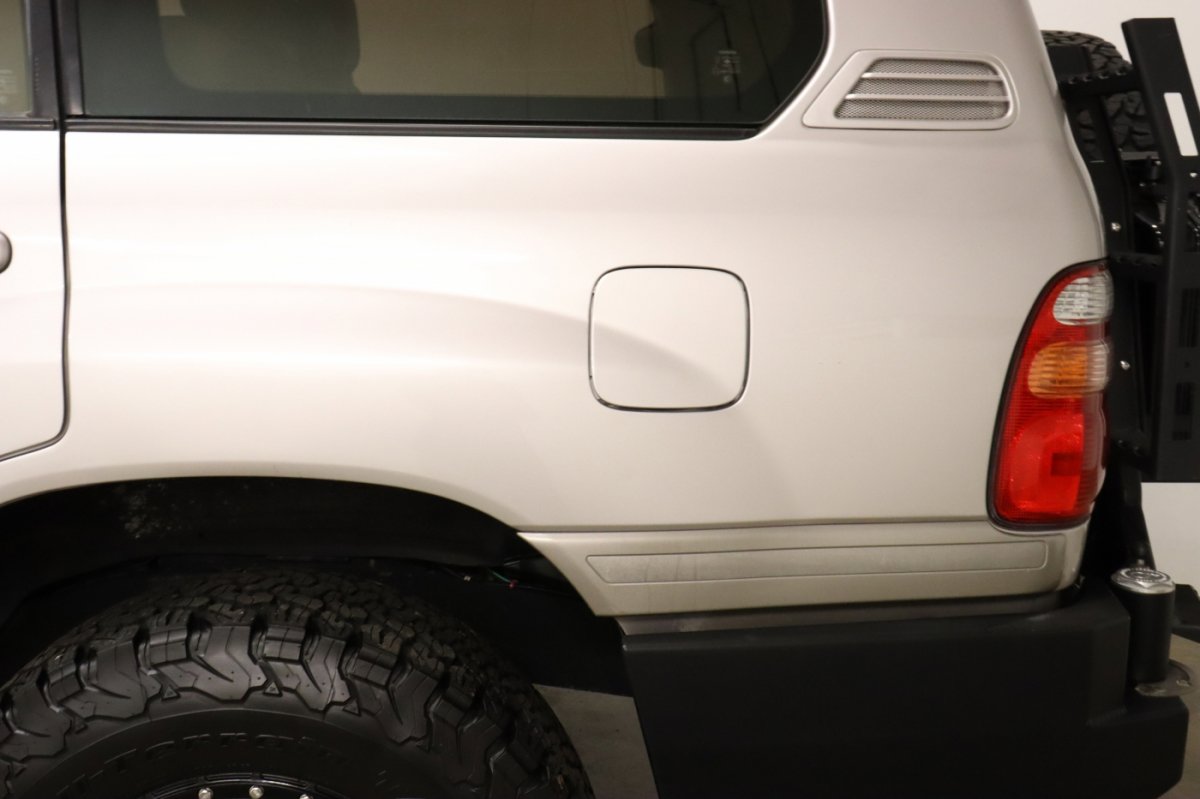 Used 2000 Toyota Land Cruiser AWD/4WD image 21