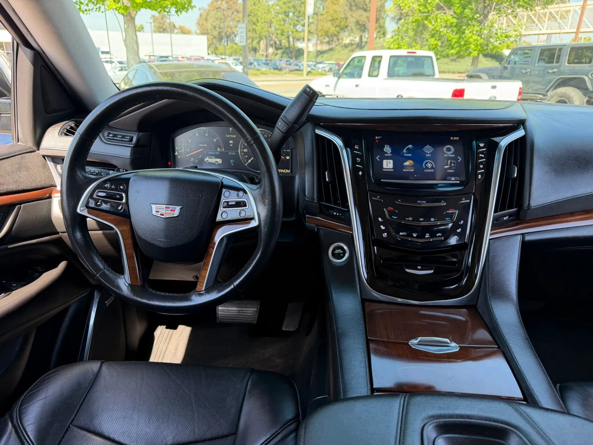 Used 2015 Cadillac Escalade Luxury AWD/4WD image 11
