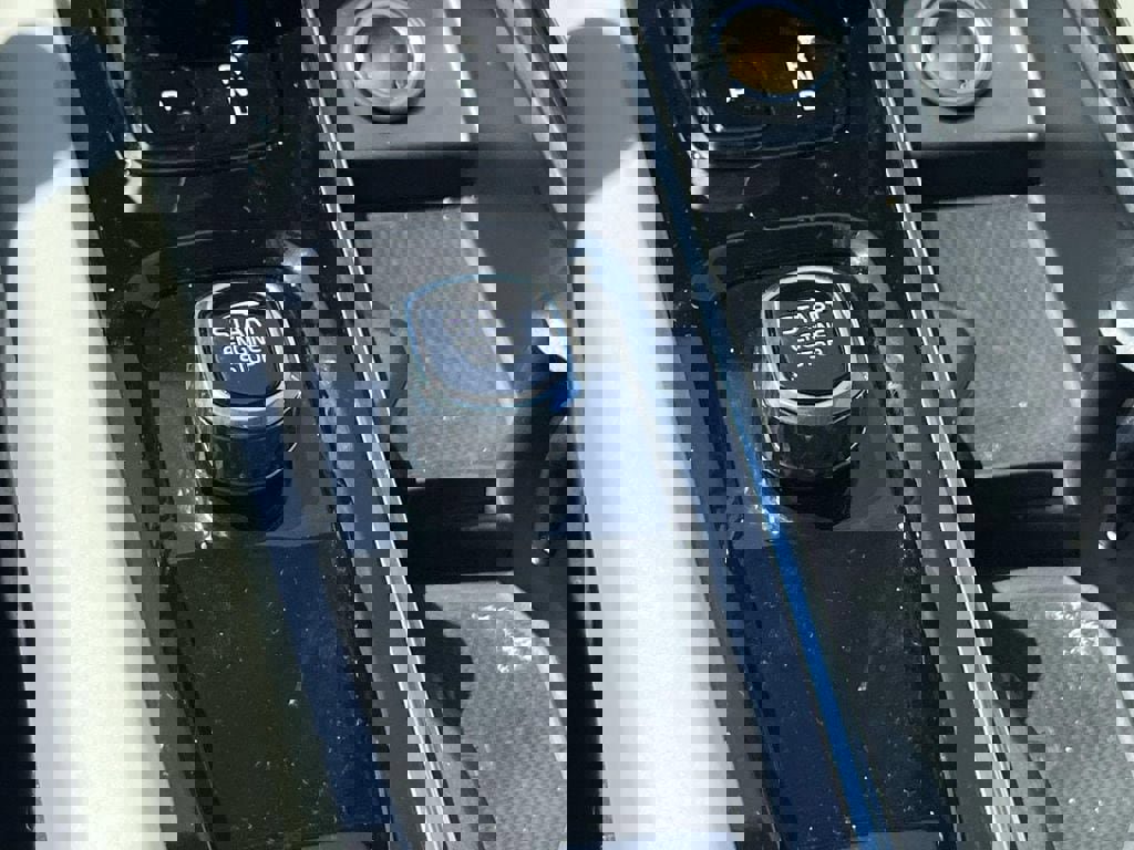 Certified 2025 Volvo XC60 T8 Plus w/ Protection Package Premier image 36