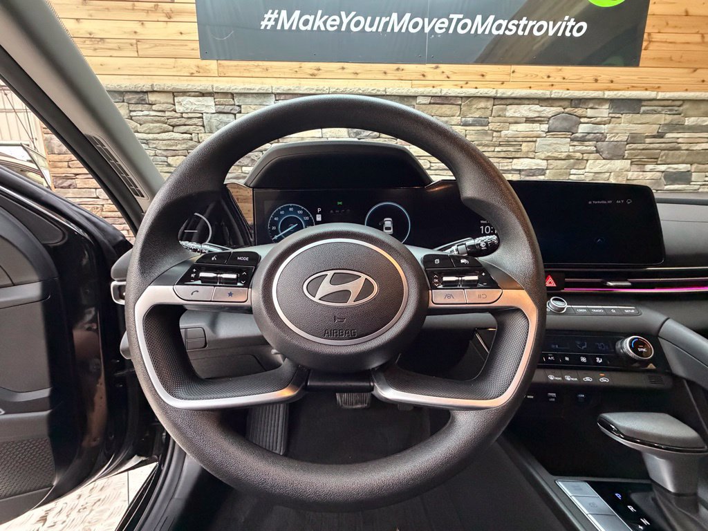 Used 2024 Hyundai Elantra SEL FWD image 17