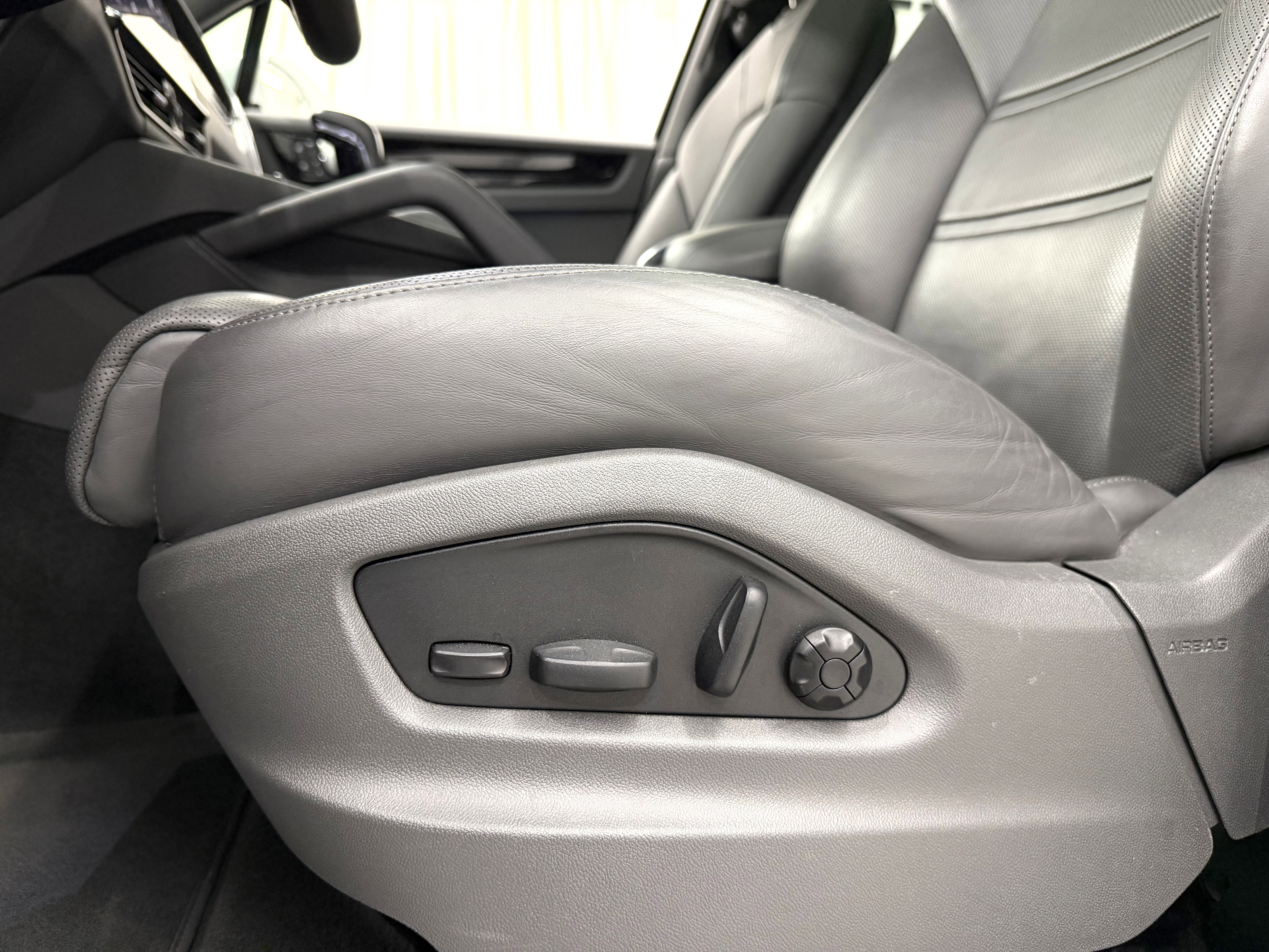 Certified 2023 Porsche Cayenne image 33