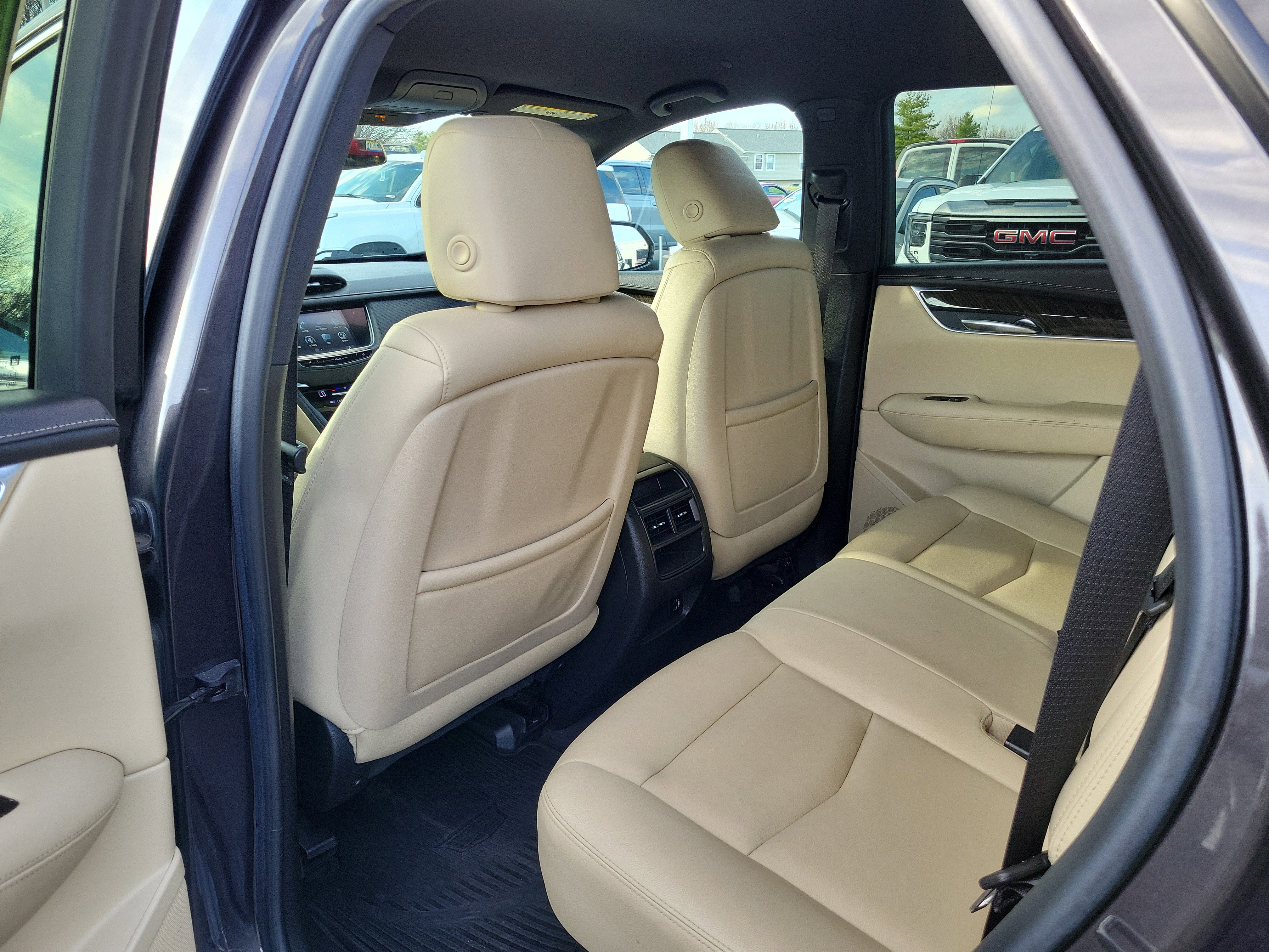 Used 2018 Cadillac XT5 FWD image 15