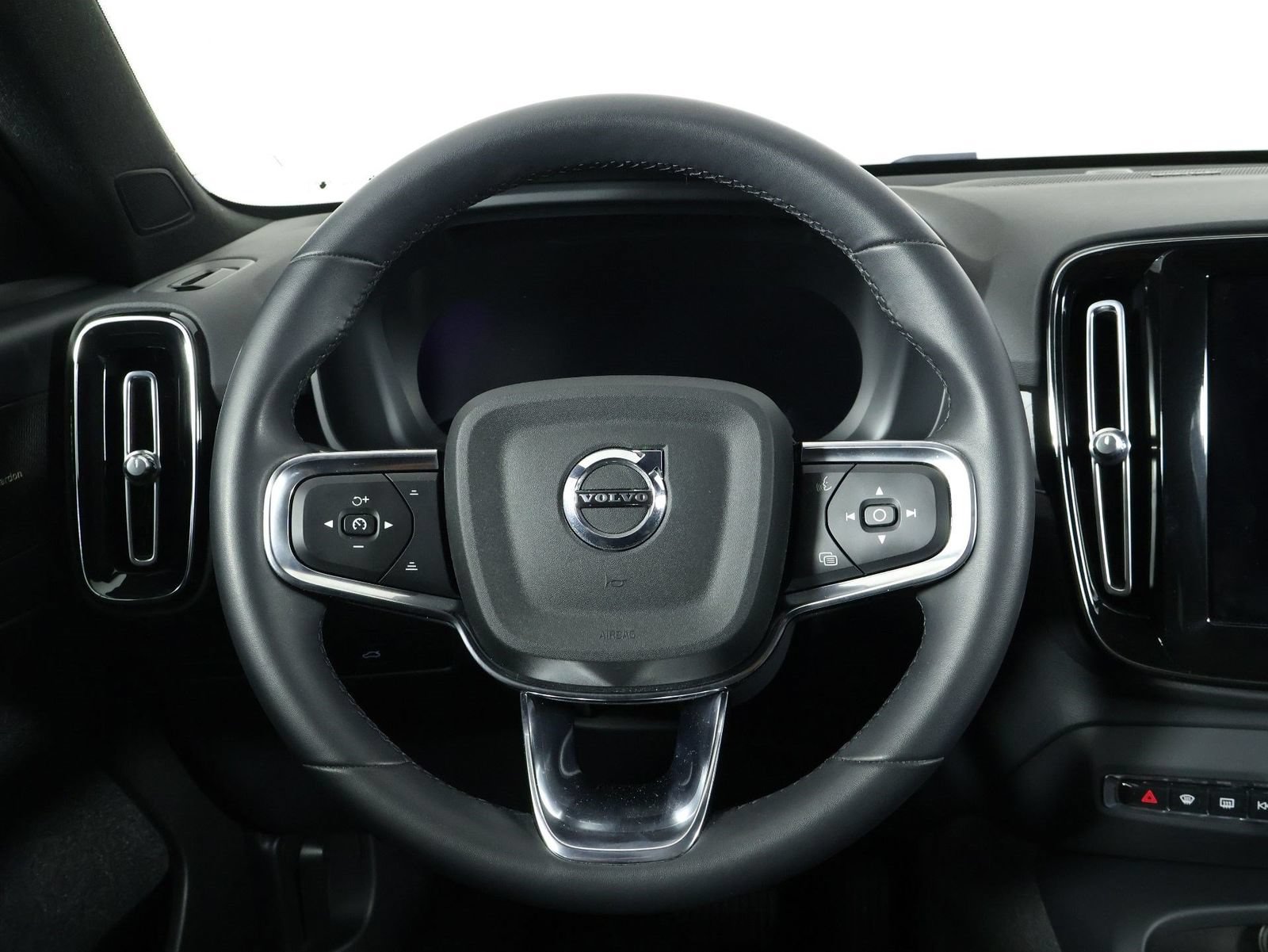 Used 2023 Volvo C40 P8 Recharge Ultimate w/ Protection Package Premier AWD/4WD image 8