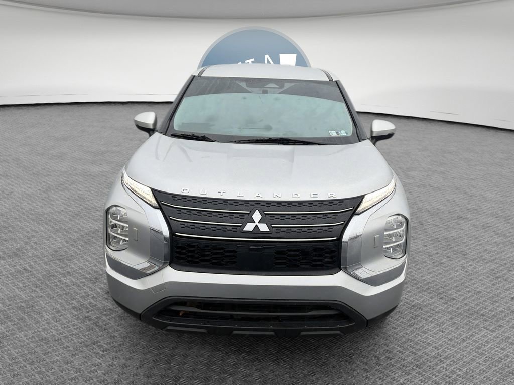 Used 2023 Mitsubishi Outlander ES image 9