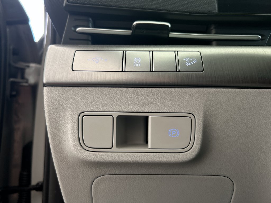 Used 2024 Hyundai Kona SEL FWD image 13