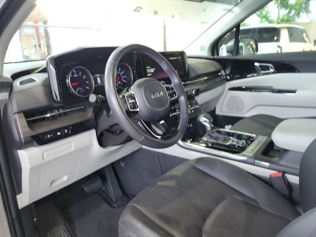 Certified 2024 Kia Carnival EX FWD image 16