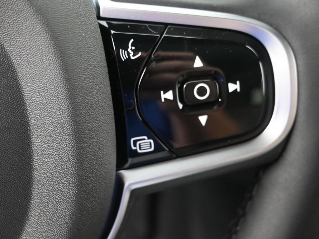 New 2026 Volvo XC60 B5 Plus w/ Protection Package Premier AWD/4WD image 19