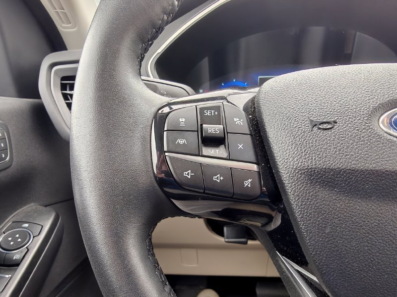 Used 2022 Ford Escape SEL w/ Technology Package AWD/4WD image 12