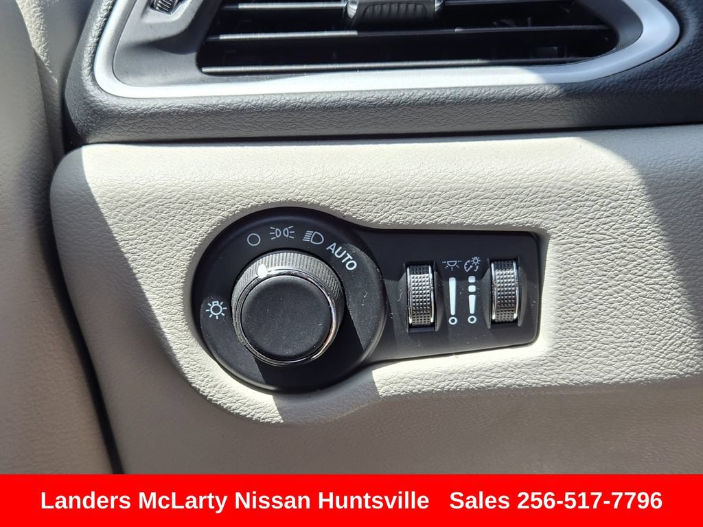 Used 2023 Chrysler Voyager LX FWD image 29