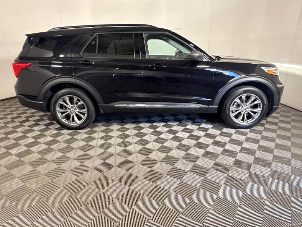 Used 2023 Ford Explorer XLT w/ Equipment Group 202A AWD/4WD image 12
