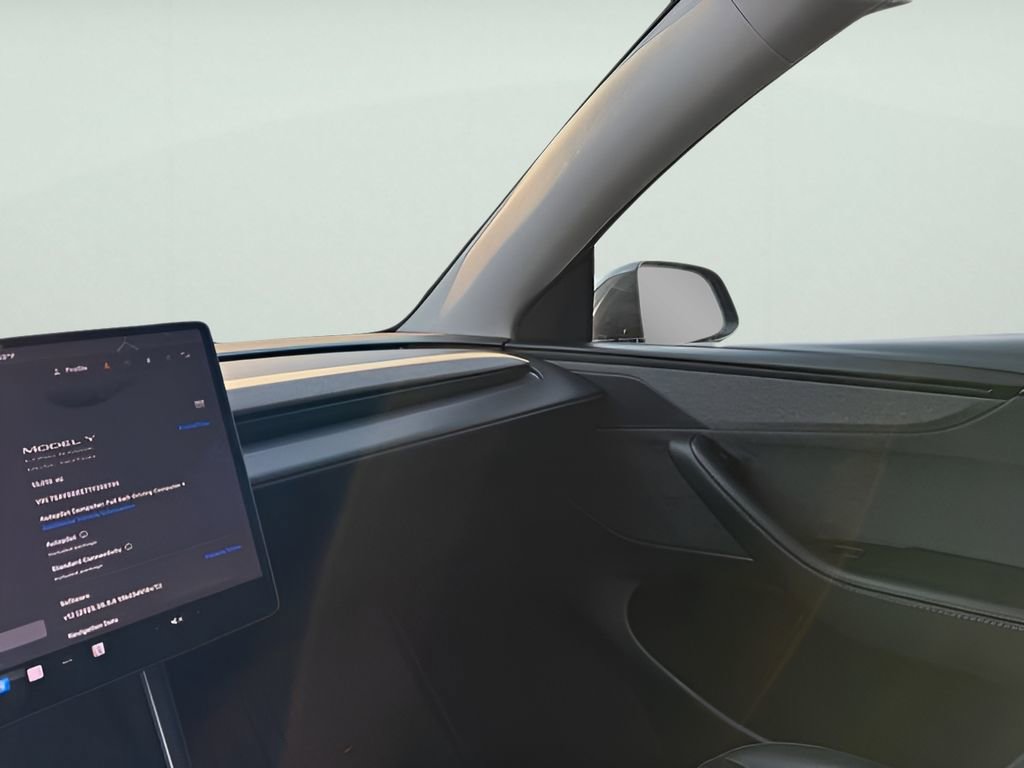 Used 2026 Tesla Model Y Long Range image 22