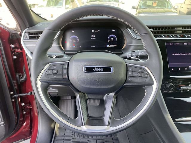 Used 2025 Jeep Grand Cherokee Laredo X w/ Luxury Tech Group I image 23