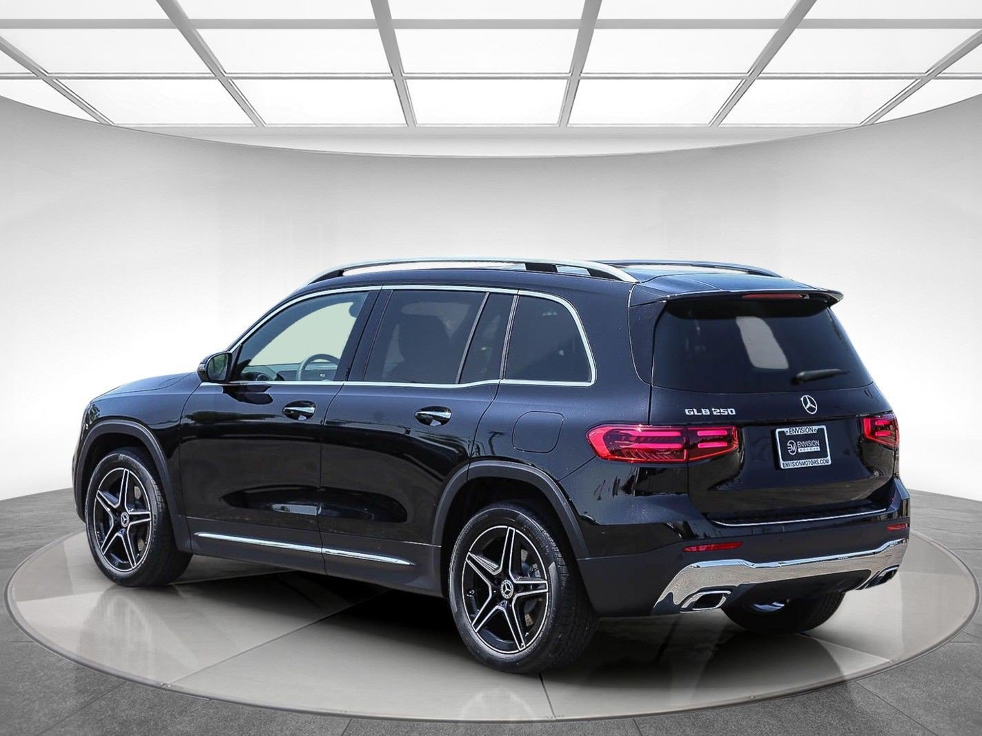 New 2026 Mercedes-Benz GLB 250 image 2
