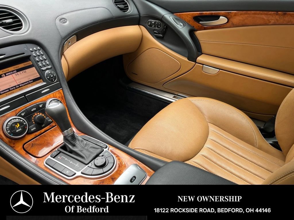 Used 2011 Mercedes-Benz SL 550 image 24