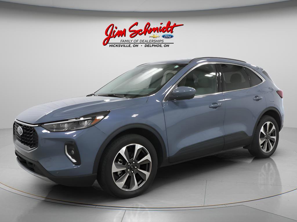 Used 2023 Ford Escape Platinum image 2