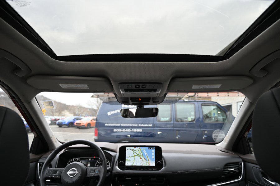 Used 2023 Nissan Rogue SL w/ SL Premium Package image 15