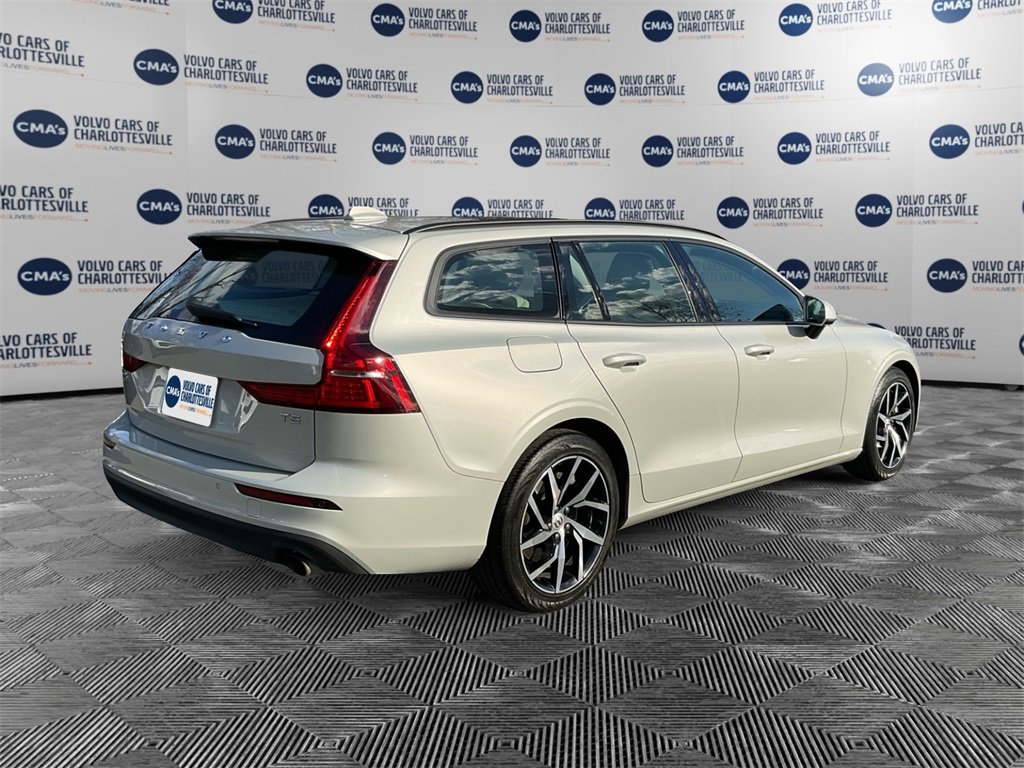Used 2020 Volvo V60 T5 Momentum image 5