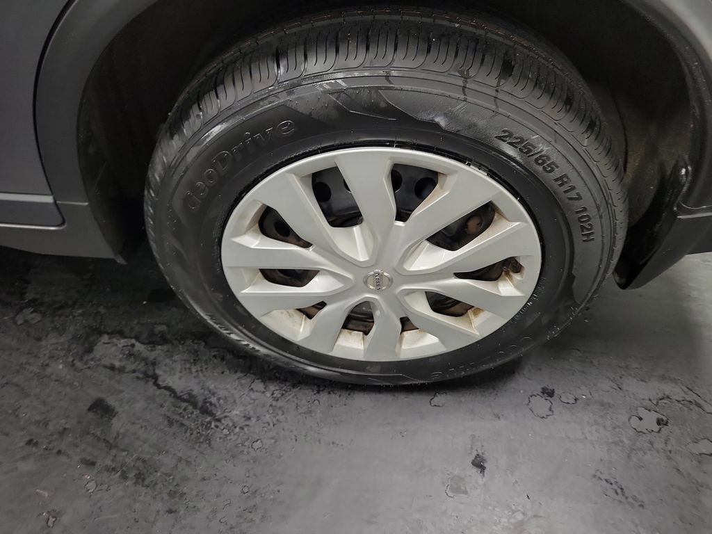 Used 2020 Nissan Rogue S AWD/4WD image 13