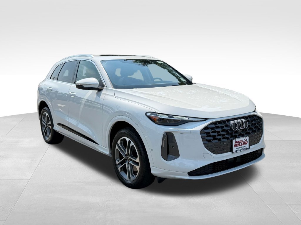 Certified 2025 Audi Q5 Premium w/ Convenience Package AWD/4WD image 3