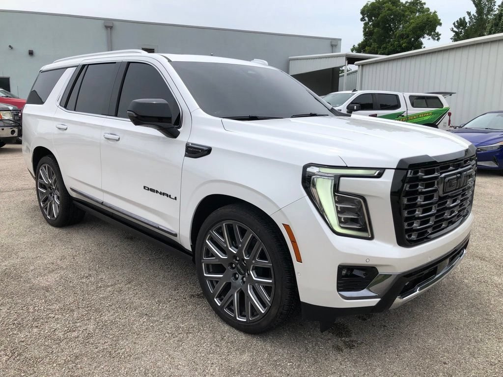 Used 2025 GMC Yukon Denali Ultimate AWD/4WD image 2