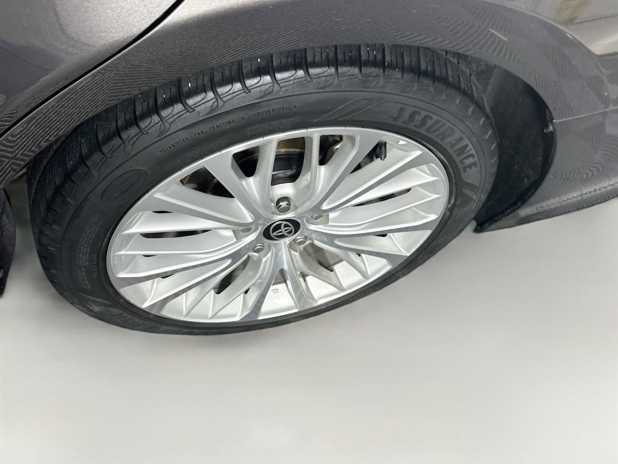 Used 2020 Toyota Camry XLE image 11