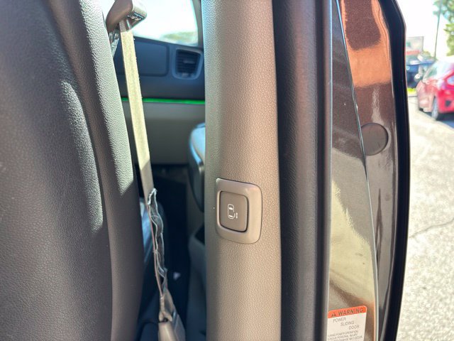 Used 2016 Kia Sedona LX w/ LX Essentials Premium Package FWD image 11