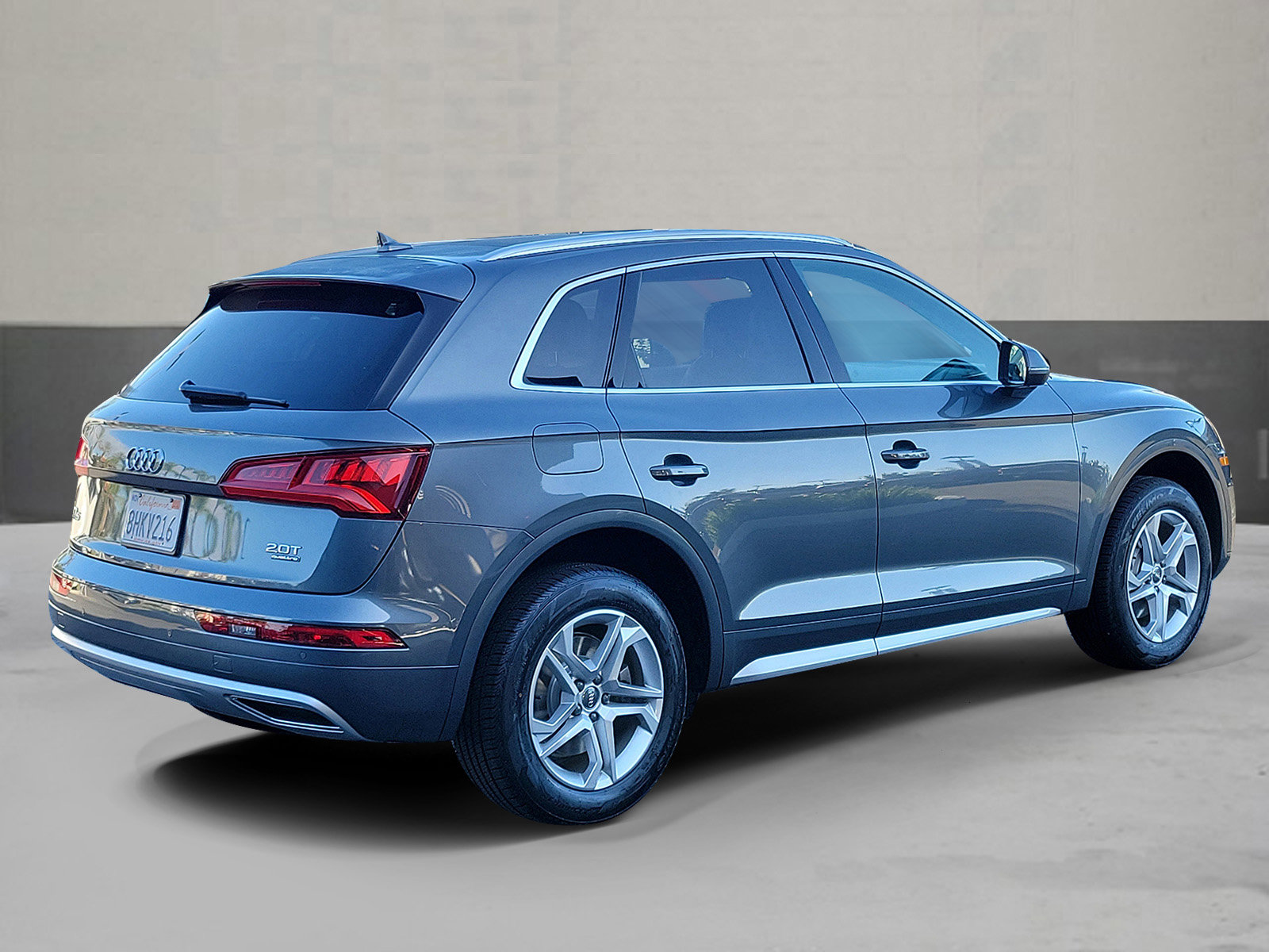 Used 2018 Audi Q5 2.0T Premium Plus w/ Premium Plus Package AWD/4WD image 2