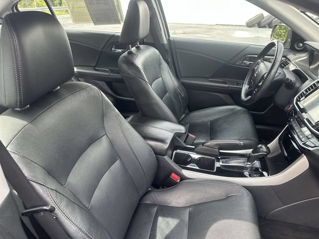Used 2016 Honda Accord Touring image 29
