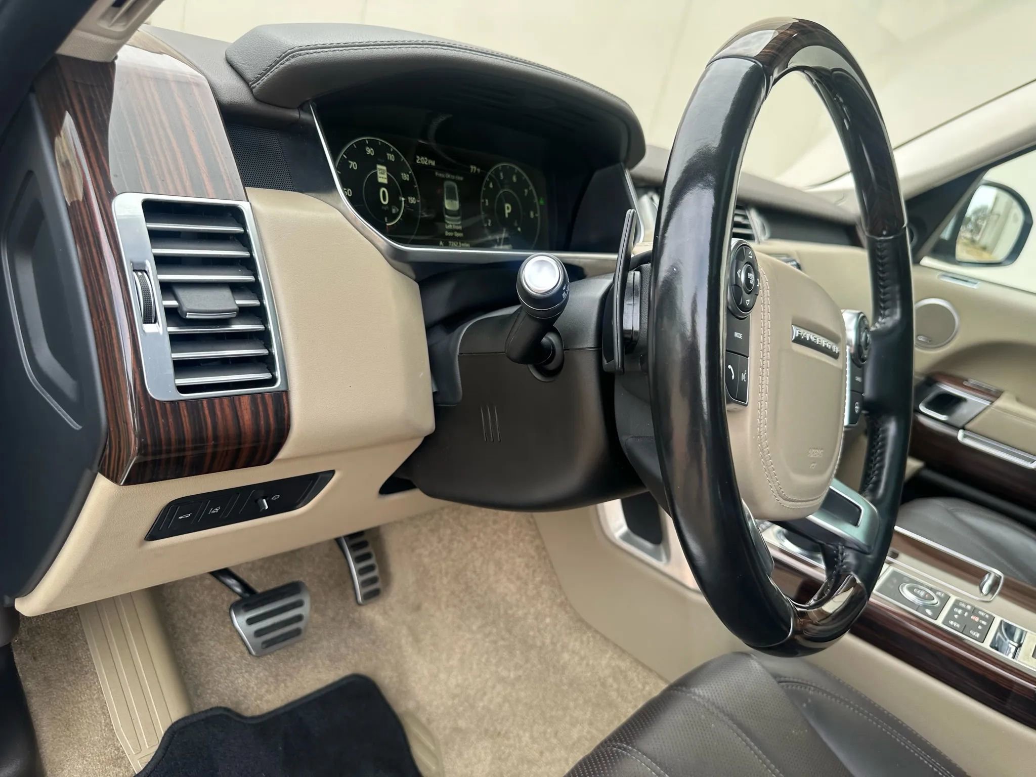 Used 2017 Land Rover Range Rover HSE image 38