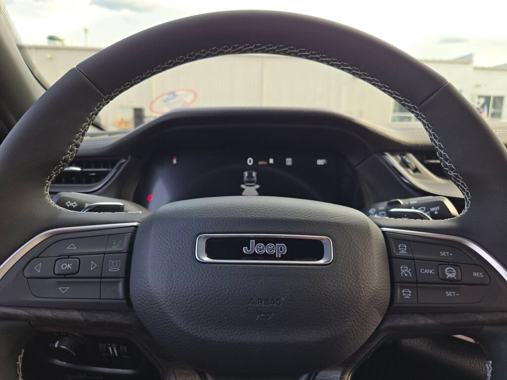 New 2026 Jeep Grand Cherokee Altitude AWD/4WD image 36