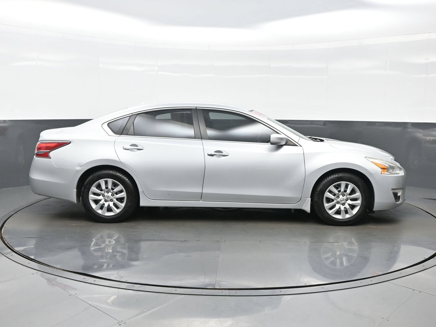 Used 2014 Nissan Altima 2.5 S w/ Display Audio Package FWD image 7