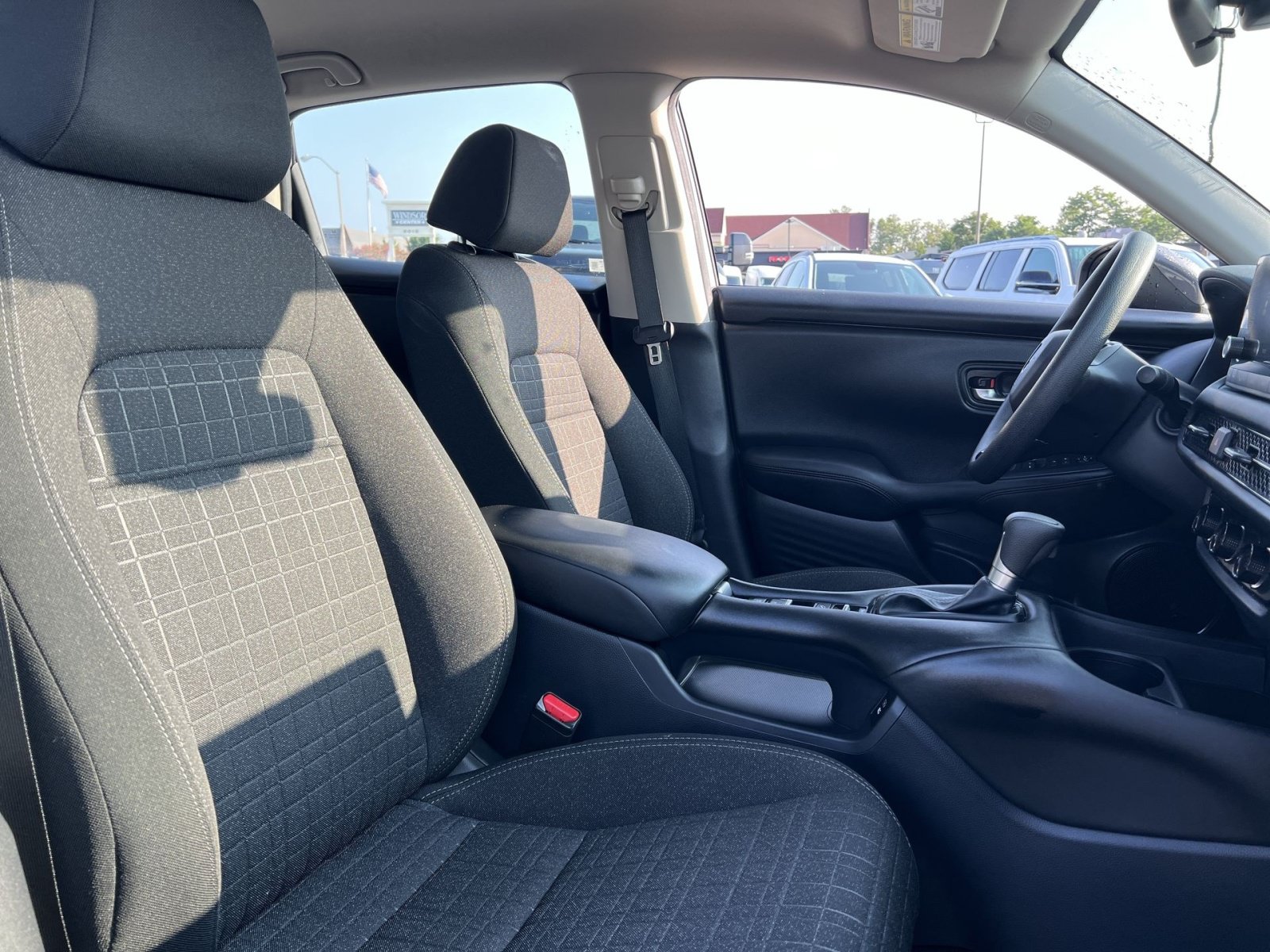 Used 2025 Honda HR-V LX image 25
