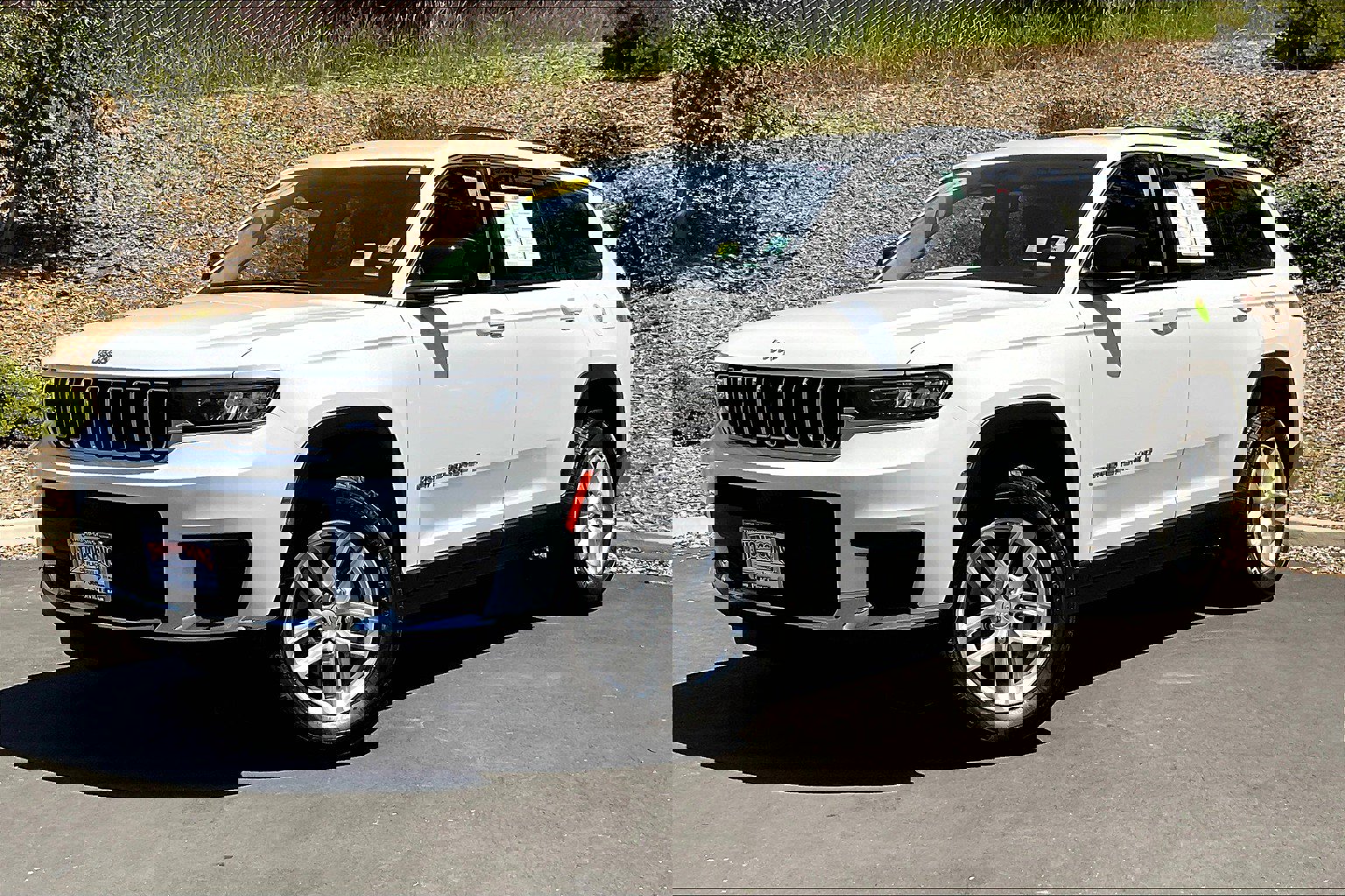 Used 2023 Jeep Grand Cherokee L Laredo image 13