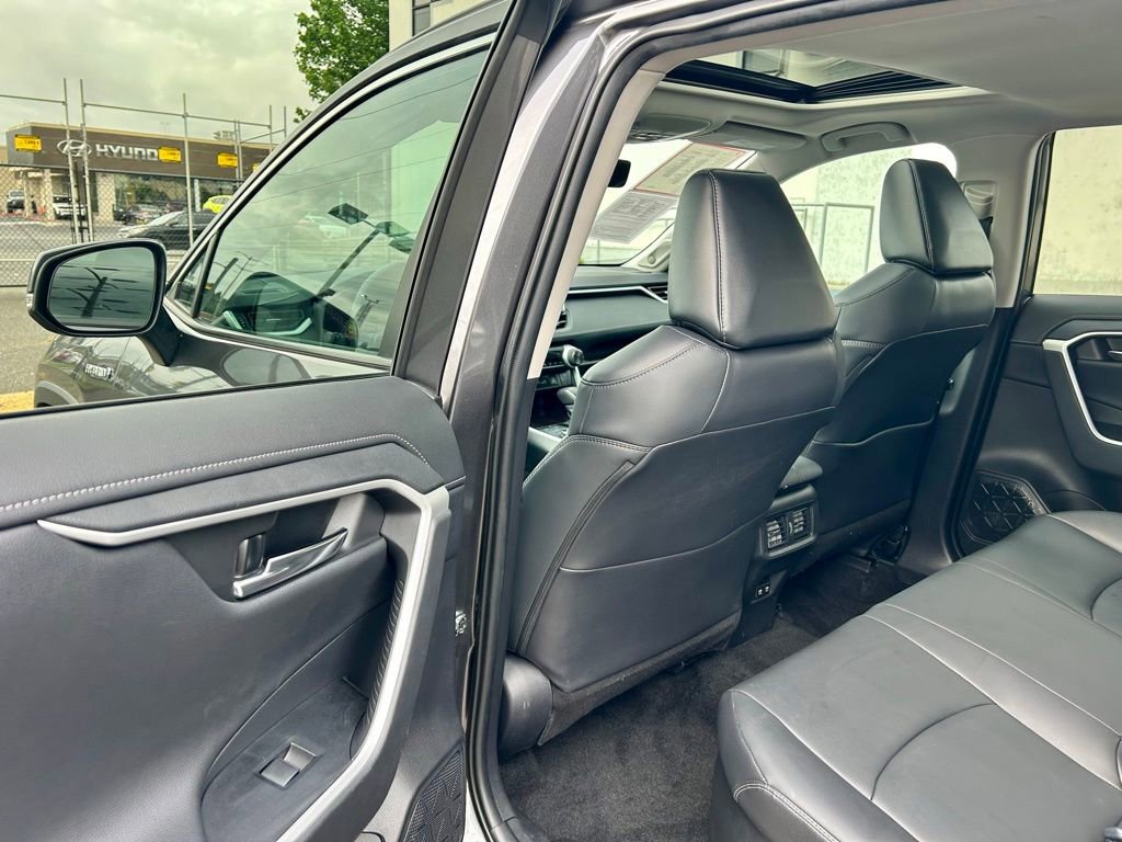 Used 2021 Toyota RAV4 Limited AWD/4WD image 11