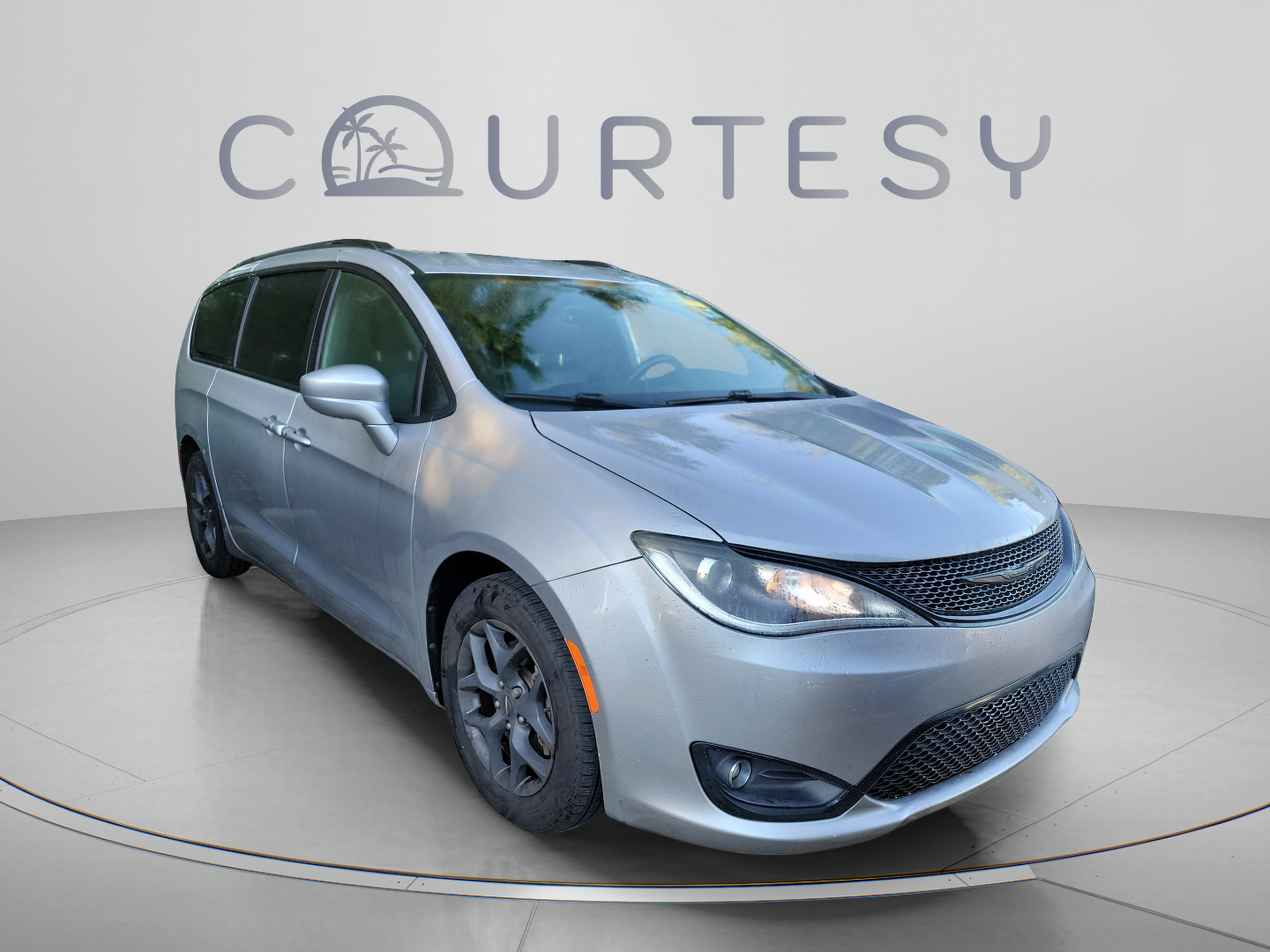 Used 2019 Chrysler Pacifica Touring-L w/ S Appearance Package FWD image 4