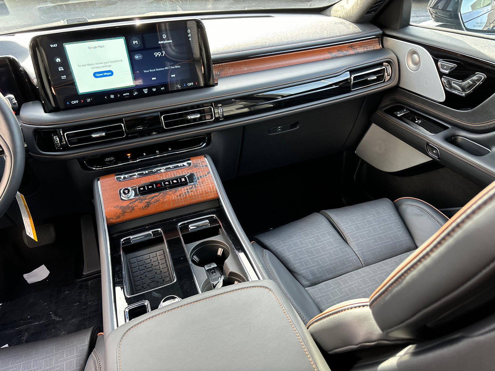 New 2025 Lincoln Aviator Black Label w/ Jet Appearance Package image 33