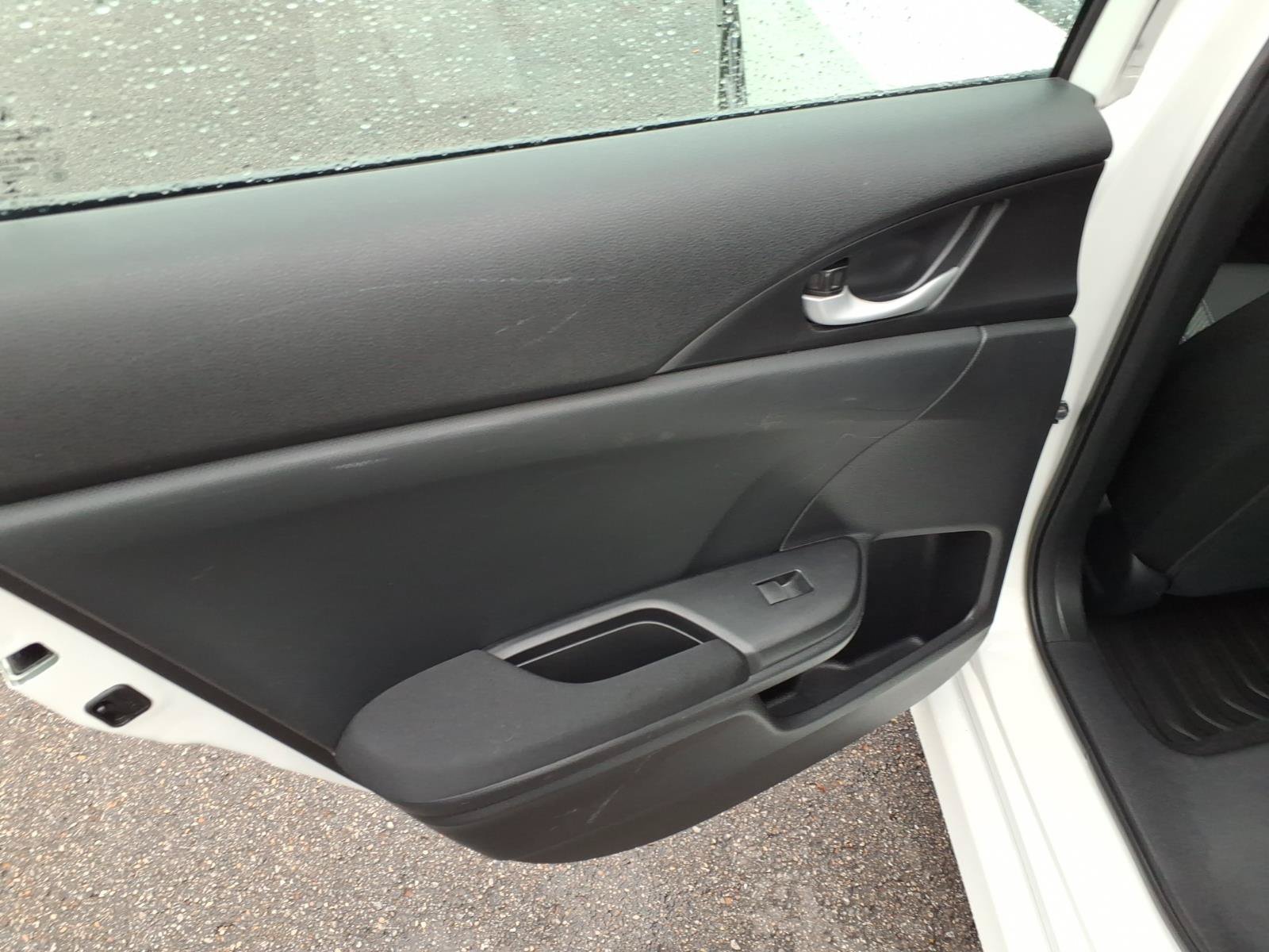 Used 2018 Honda Civic EX image 9
